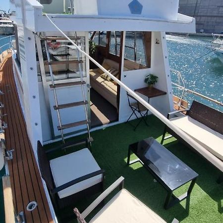 Charming Boat House In Barcelona With Big Terrace And Solarium Hotel Сант Адриа де Бесос Екстериор снимка