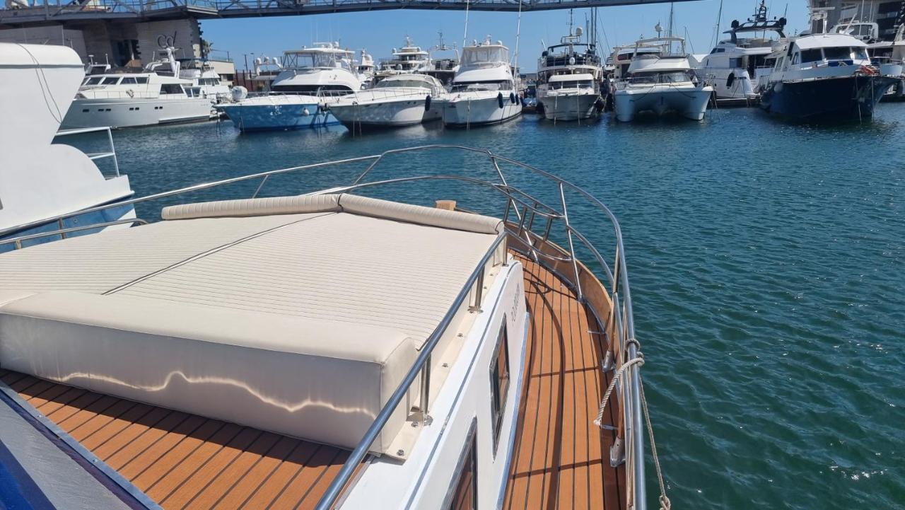 Charming Boat House In Barcelona With Big Terrace And Solarium Hotel Сант Адриа де Бесос Екстериор снимка