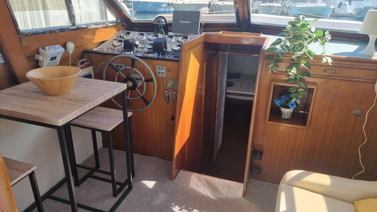 Charming Boat House In Barcelona With Big Terrace And Solarium Hotel Сант Адриа де Бесос Екстериор снимка
