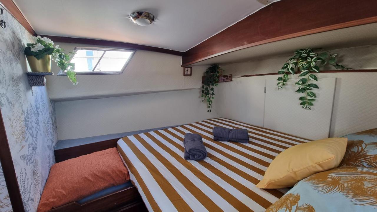 Charming Boat House In Barcelona With Big Terrace And Solarium Hotel Сант Адриа де Бесос Екстериор снимка