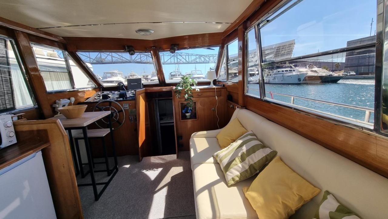 Charming Boat House In Barcelona With Big Terrace And Solarium Hotel Сант Адриа де Бесос Екстериор снимка