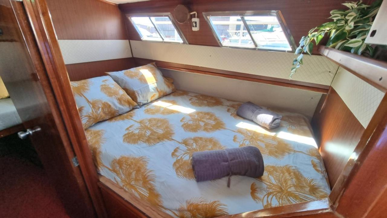 Charming Boat House In Barcelona With Big Terrace And Solarium Hotel Сант Адриа де Бесос Екстериор снимка