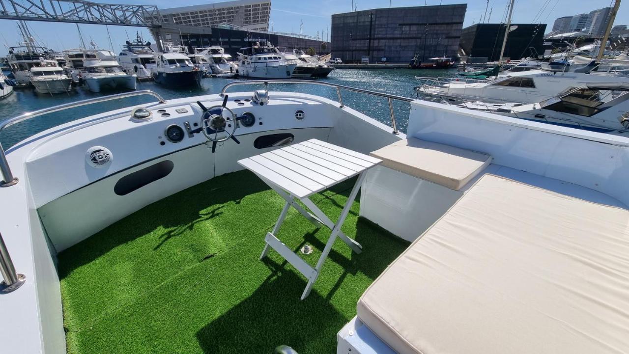 Charming Boat House In Barcelona With Big Terrace And Solarium Hotel Сант Адриа де Бесос Екстериор снимка
