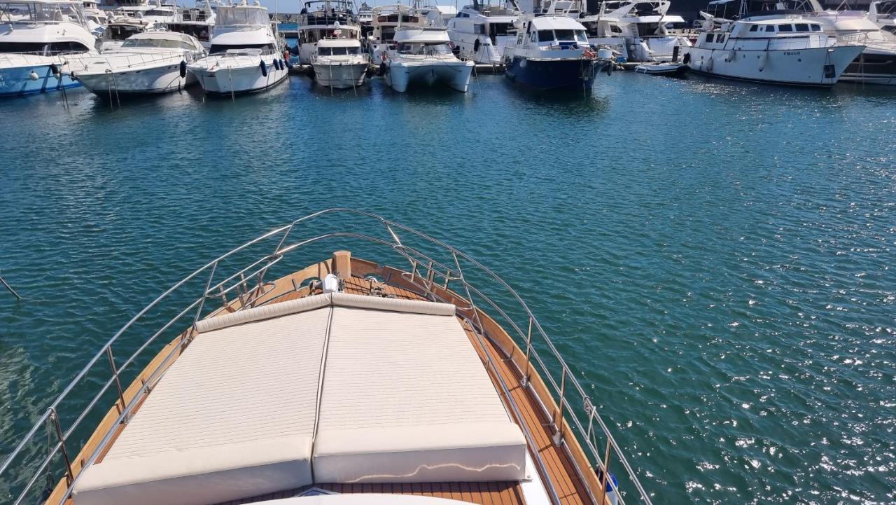 Charming Boat House In Barcelona With Big Terrace And Solarium Hotel Сант Адриа де Бесос Екстериор снимка