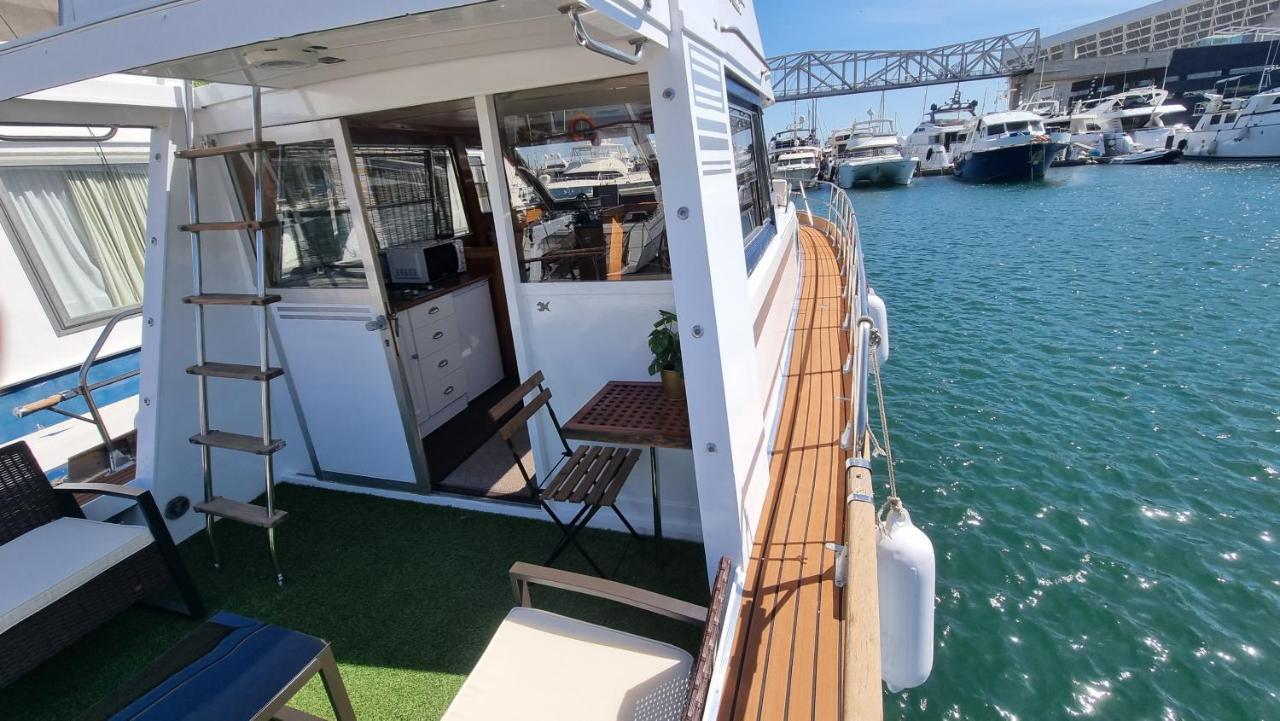 Charming Boat House In Barcelona With Big Terrace And Solarium Hotel Сант Адриа де Бесос Екстериор снимка