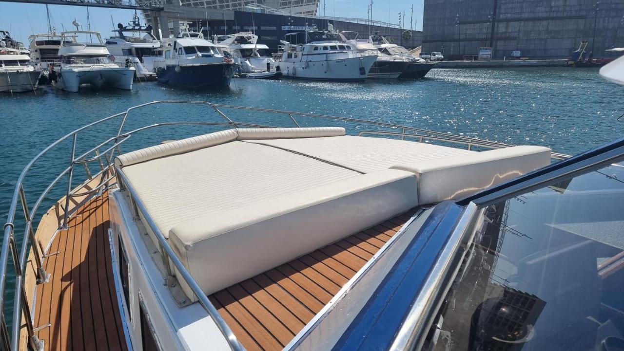 Charming Boat House In Barcelona With Big Terrace And Solarium Hotel Сант Адриа де Бесос Екстериор снимка