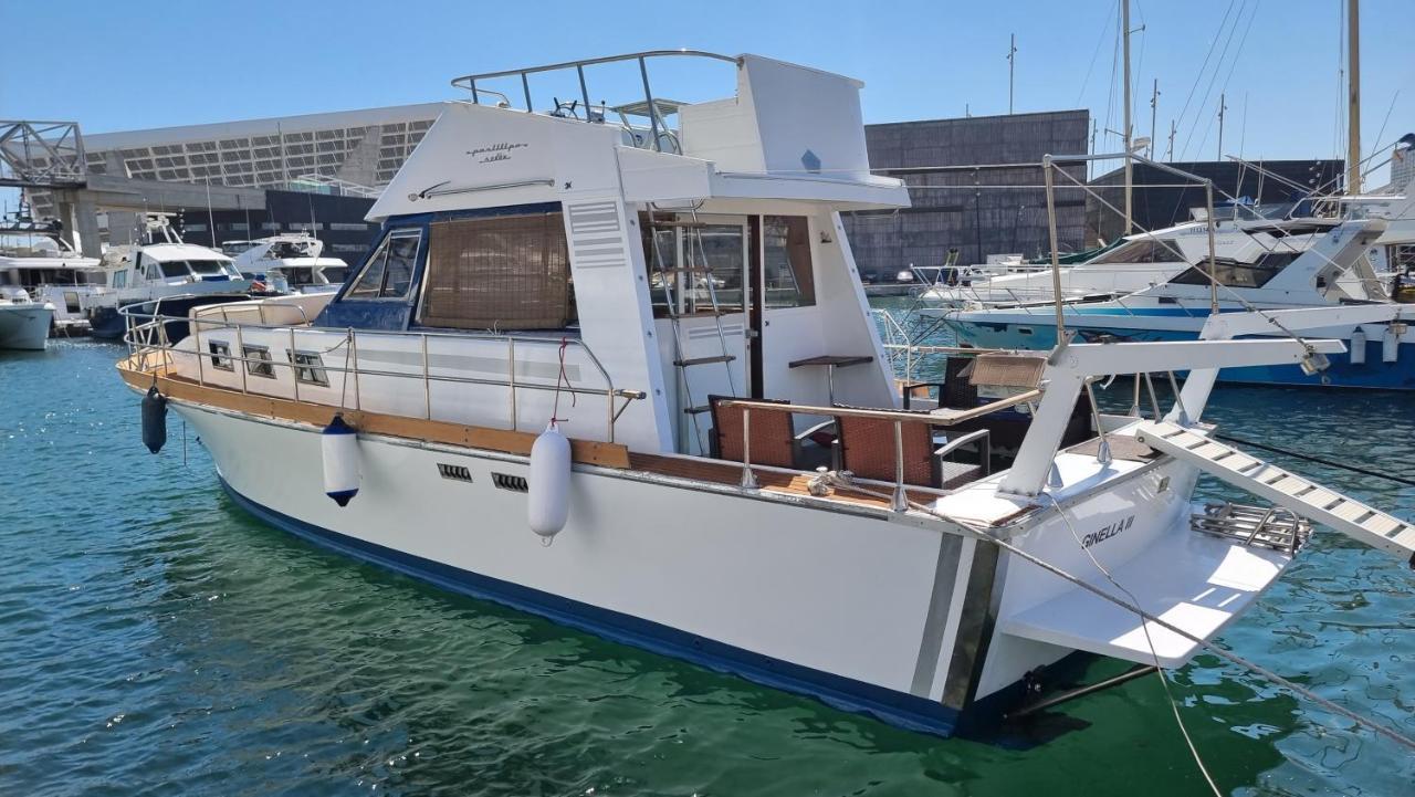 Charming Boat House In Barcelona With Big Terrace And Solarium Hotel Сант Адриа де Бесос Екстериор снимка